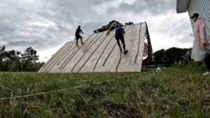 Slip wall